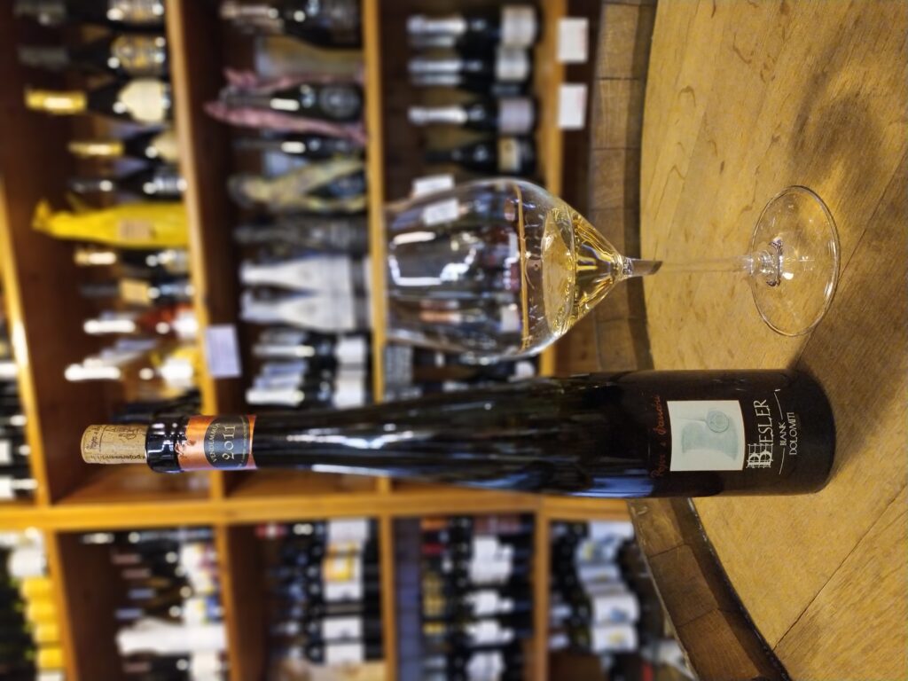 Besler biank 2011, vino bianco prodotto dall'azienda Pojer e Sandri a partire da uve Riesling, Kerner e Manzoni bianco